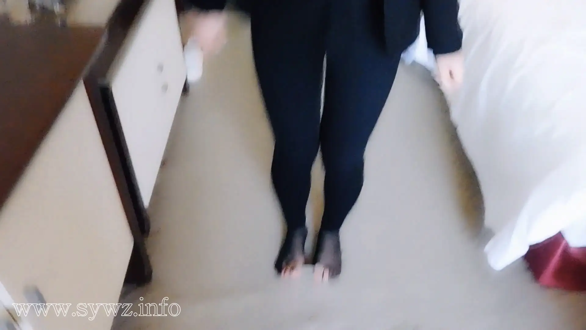 [1018原创]女神阿狸黑丝吊缚受刑，手铐锁腕脚趾铐锁足，极致痛感挑战感官极限