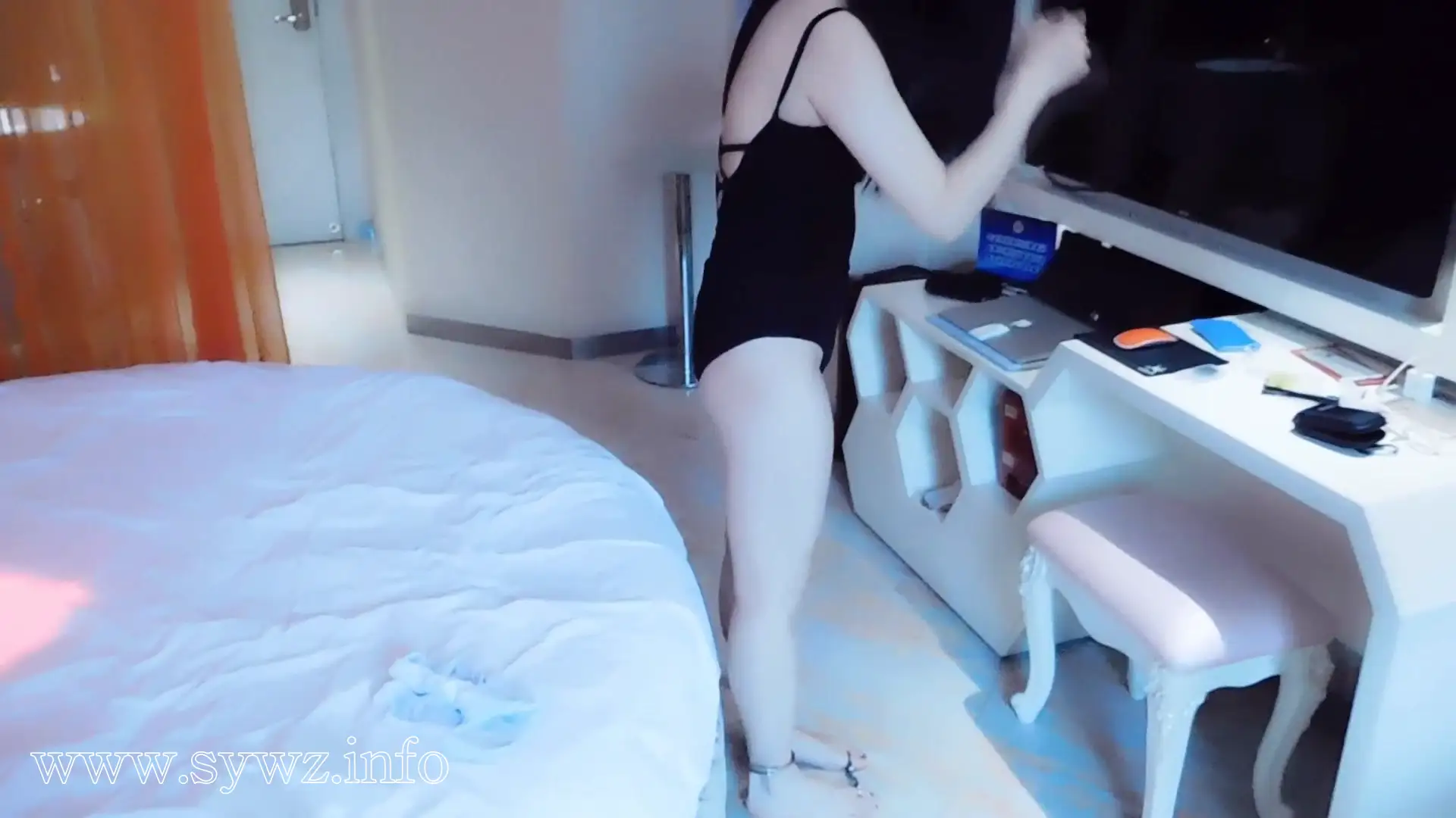 [1018原创]金金镣铐下的芭蕾自缚挑战，手铐脚铐锁脚趾堵嘴，看驷马姿态如何演绎极致束缚美学