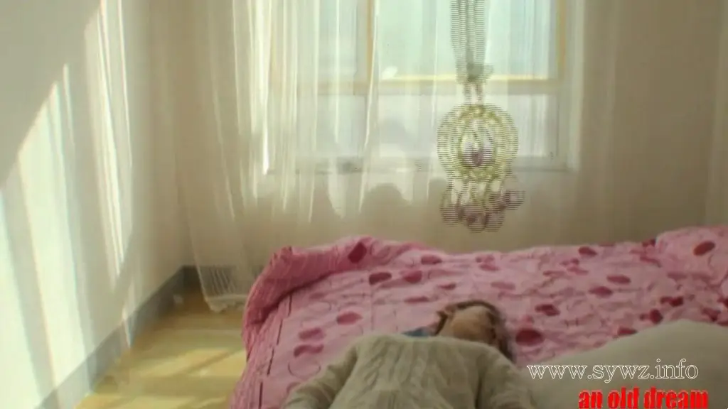 [老梦视觉]黑丝绒帘幕后的催眠女杀手，红绳锁腕间如何编织致命迷局