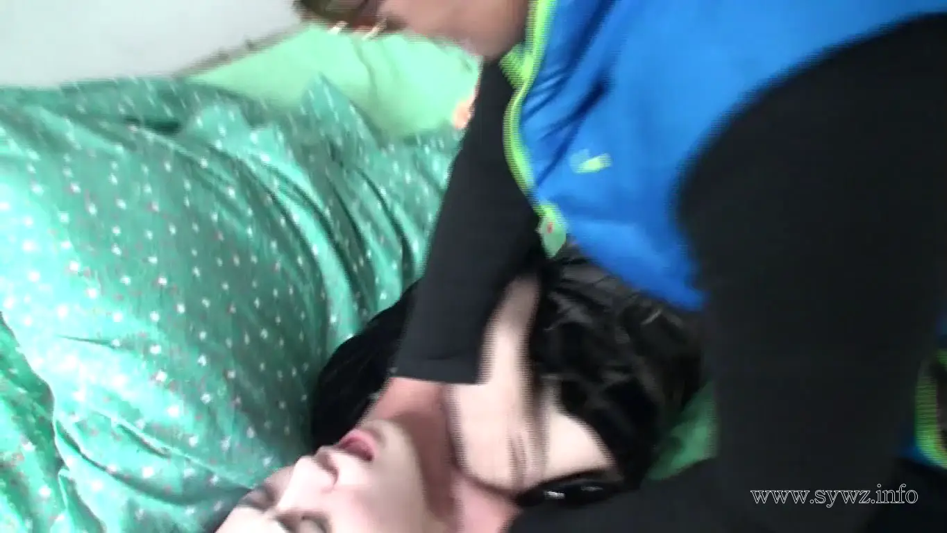 [老梦视觉]深夜停车场突发劫持，绿裙美女陷入绳索困境，背后暗藏特殊爱好线索