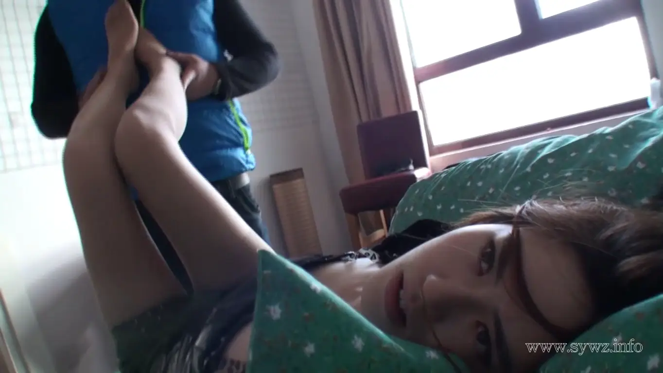 [老梦视觉]深夜停车场突发劫持，绿裙美女陷入绳索困境，背后暗藏特殊爱好线索