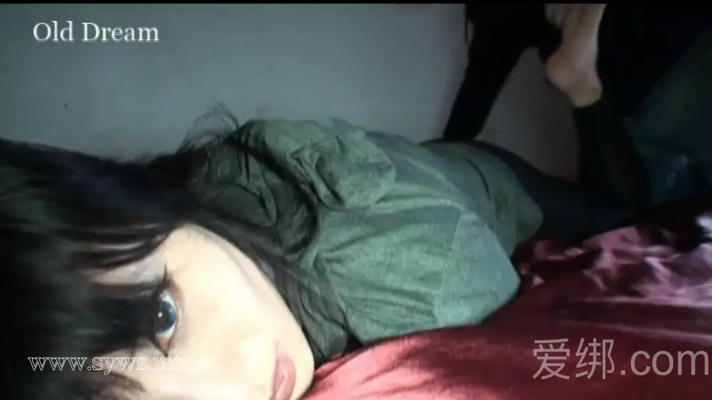[老梦视觉]马靴碾过麻绳的夜，那个总让我磨牙的\'可恶婆娘\'，今晚要被绳结拴住脾气了