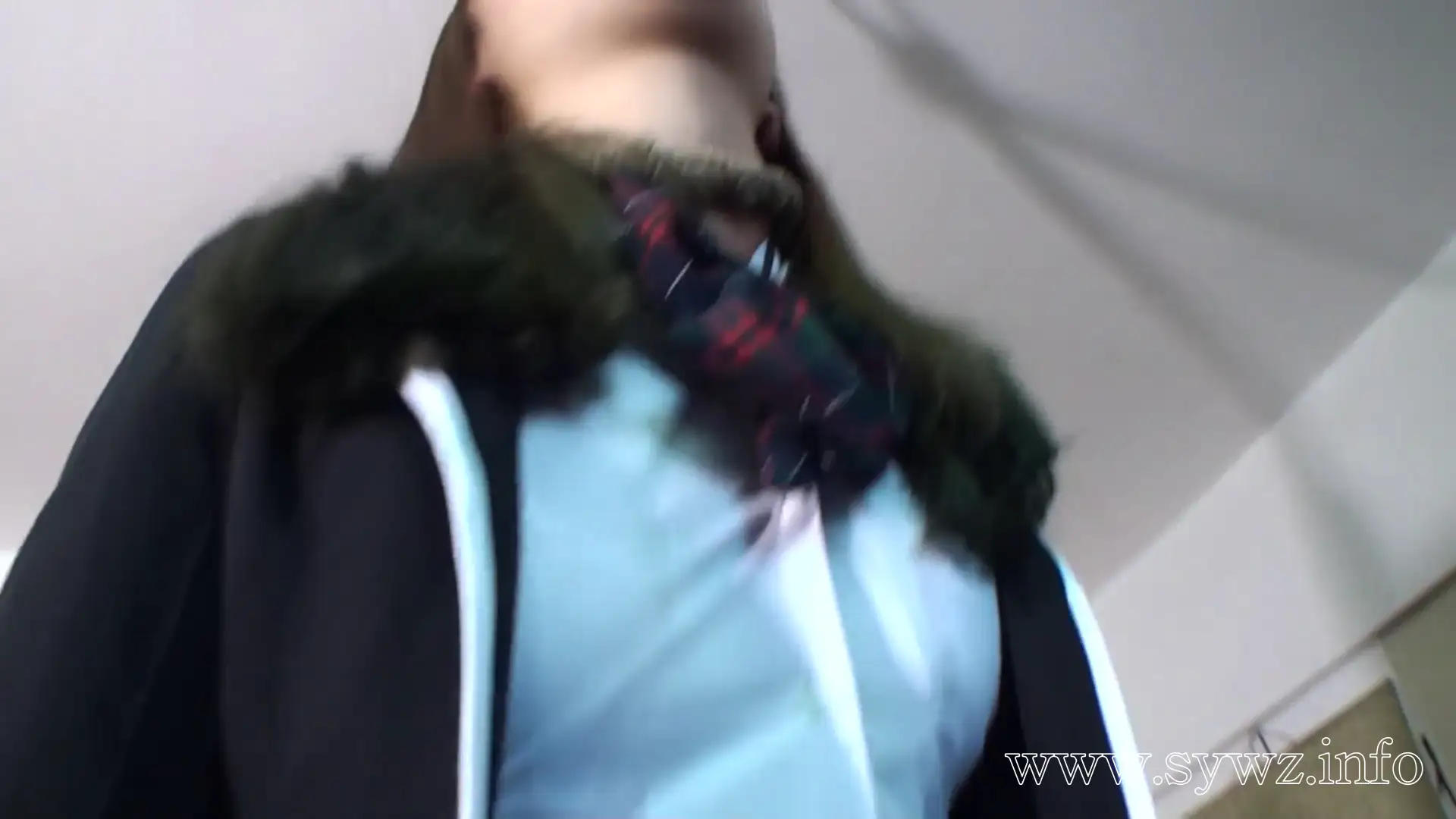 [老梦视觉]暮色旧教室惊现金金学生服绞刑场景，青春裙摆与致命绳结的危险美学太震撼