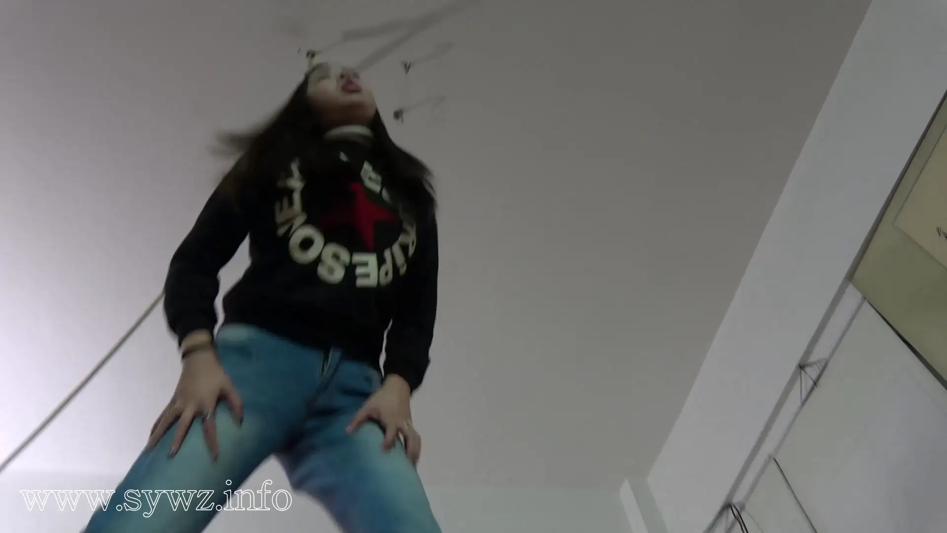 [老梦视觉]缚前的心跳：指尖悬在绳结上的三秒犹豫，藏着多少未说出口的渴望？