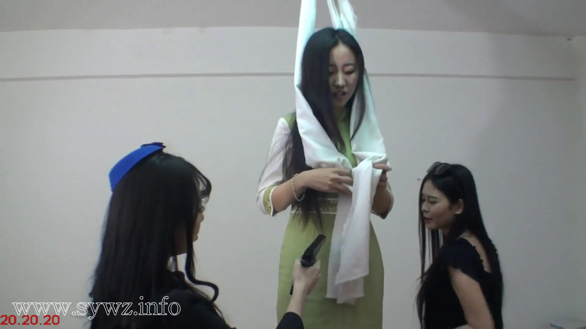 [老梦视觉]暗室微光下的绳艺初宴,Party time（1）：当抹茶色连体裙遇上专业吊挂的致命张力