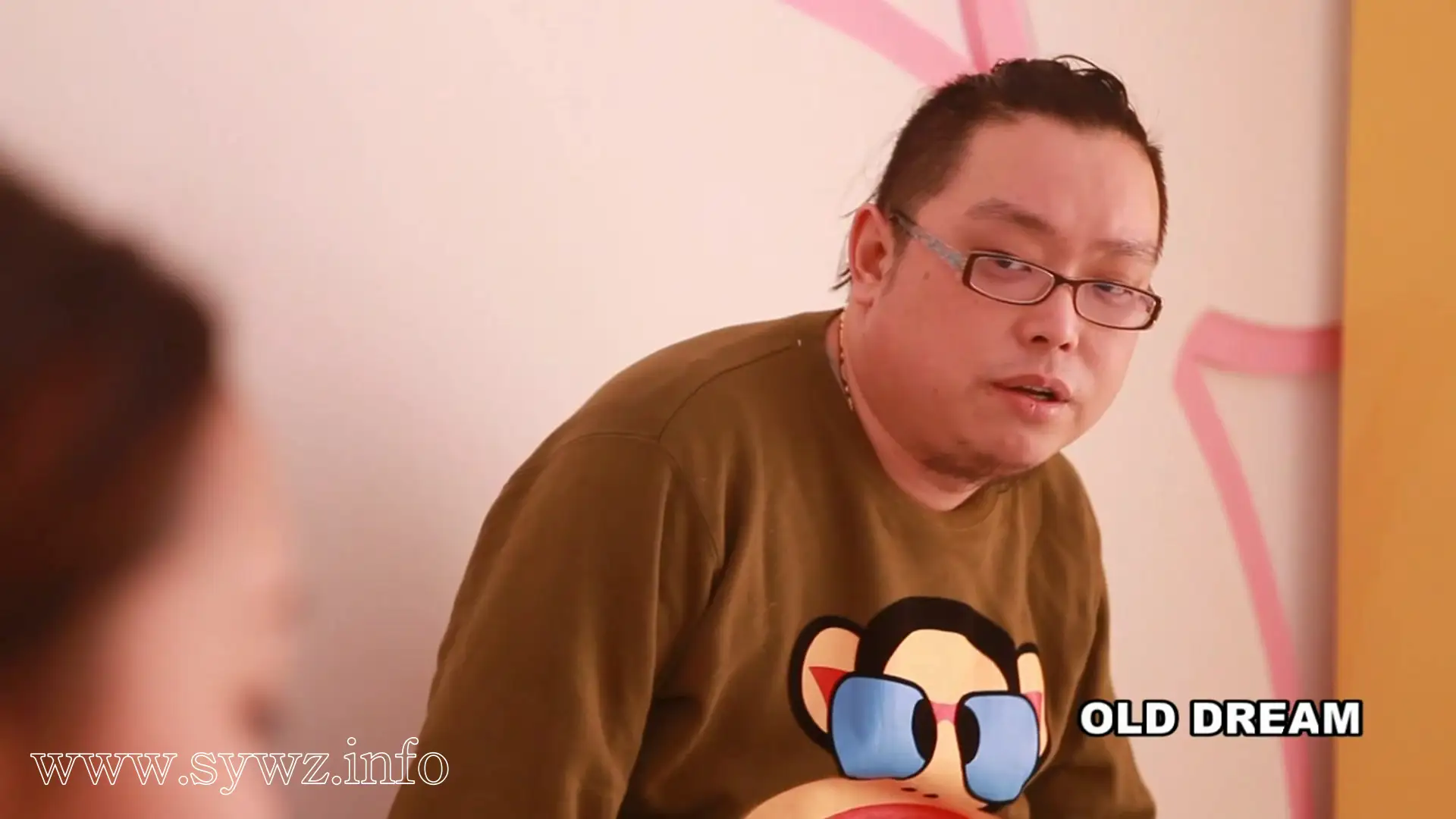 [老梦视觉]深夜推开门撞见那团旧绳结，原来最暖的归处，藏在他编了三年的绳艺里