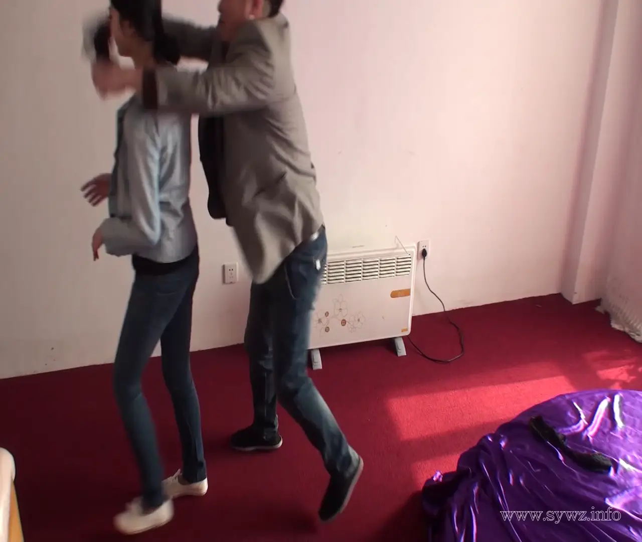 [老梦视觉]情人节深夜，穿牛仔裤短肉丝的女子被绳艺束缚，致命勒痕下藏着怎样的隐秘