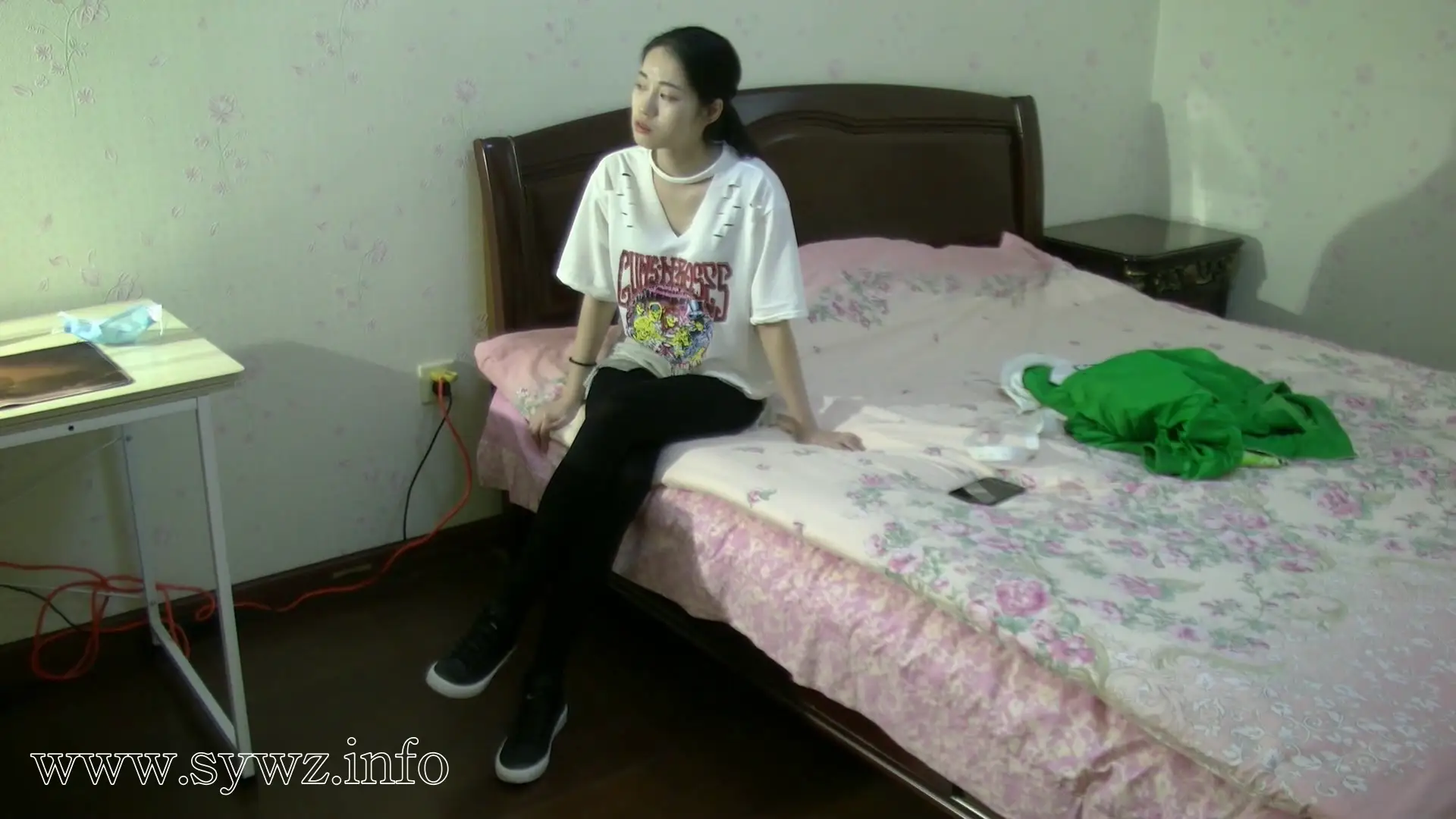 [老梦视觉]上官逸霖的红绳断在深夜：那场用项圈和绳艺编织的失恋，藏着多少未说出口的疼