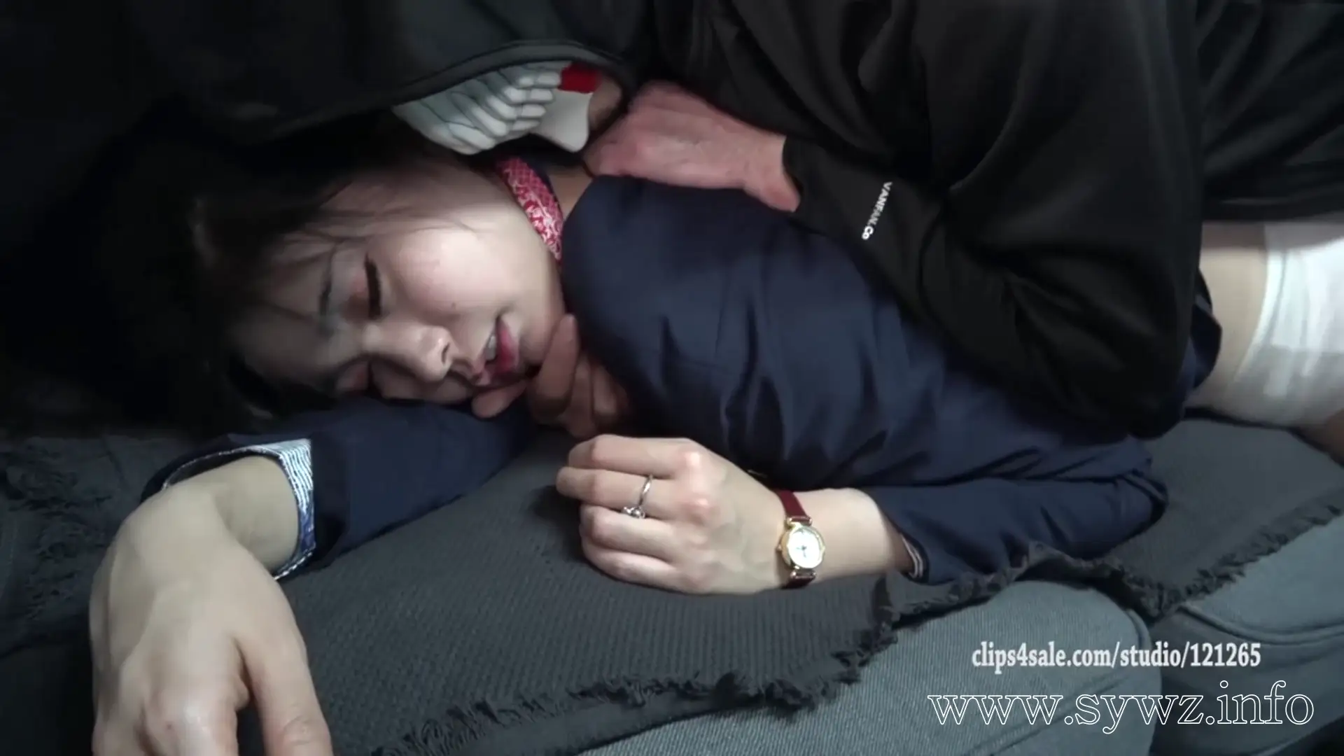 [老梦视觉]深夜潜入民宅，色魔迷晕空姐锁卧室，一场隐秘绳缚游戏意外曝光