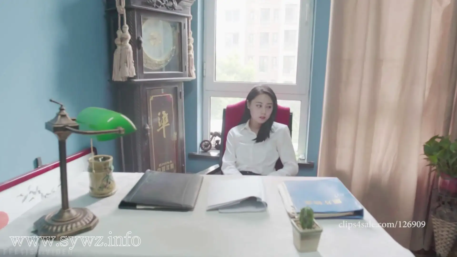 [老梦视觉]精神失常快递员的隐秘报复，深夜门铃后藏着带倒刺绳结的致命包裹