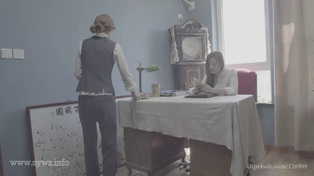 [老梦视觉]被裁员的金发大叔暗藏报复玄机，迷晕、恋足、绳艺成他隐秘反击的利器