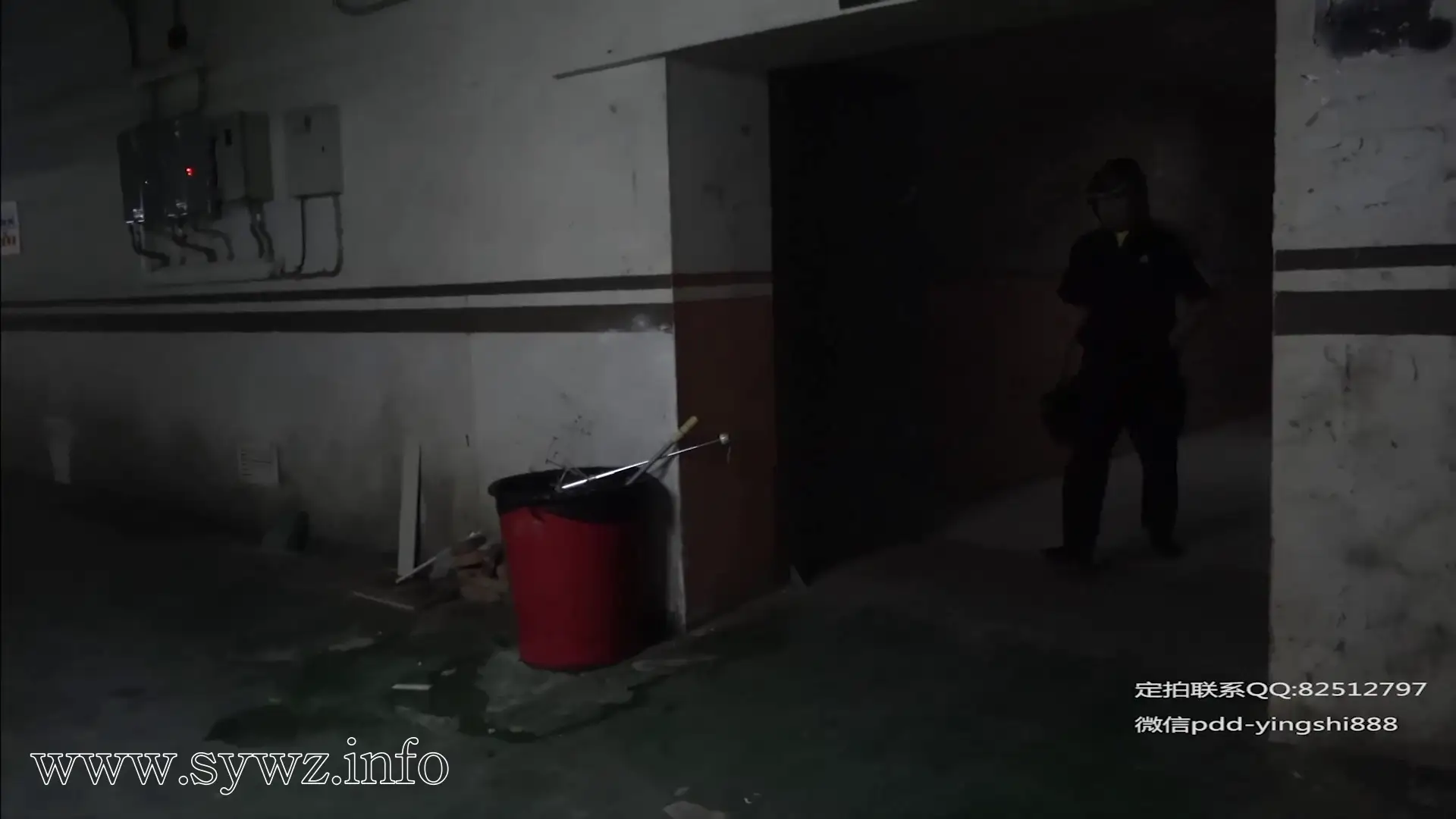 [老梦视觉]暗巷追踪者4：当粉色蕾丝裹着的美腿触上束缚之绳，一场隐秘的绳艺仪式正悄然成型