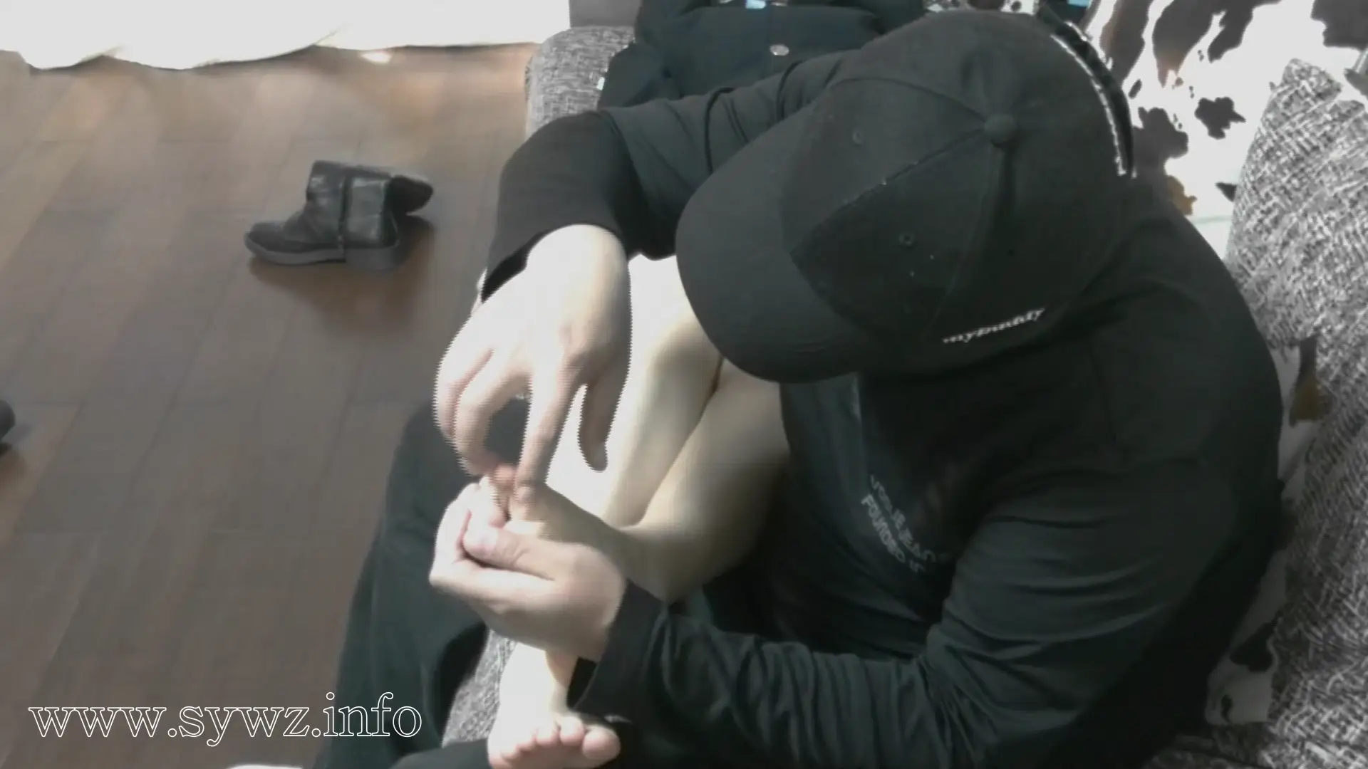 [老梦视觉]女警花上官深夜执勤遇袭，制服下美脚受制引致命绳艺诱惑