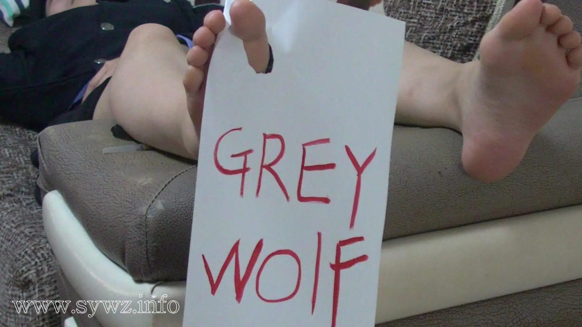 [老梦视觉]遇袭女警花上官陷入隐秘危机，美脚受制背后藏着精妙绳艺暗线