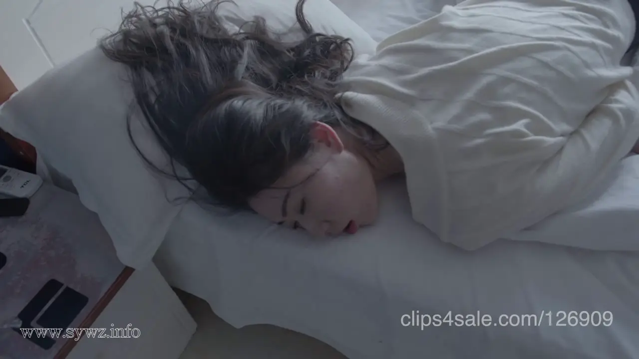 [老梦视觉]深夜独居长腿美女遇袭，变态色魔入室迷晕竟暗藏绳艺玄机