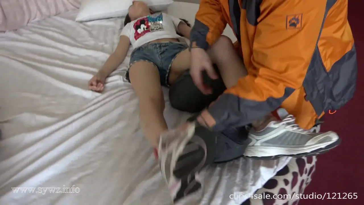 [老梦视觉]束缚与温度：当棉麻绳悄然缠上小小腰肢，一场绳艺师与被缚者的隐秘对话