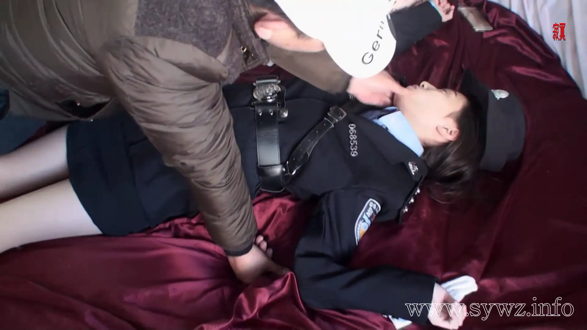 [老梦视觉]暗夜毒枭落网夜，粗麻绳下藏着的，是他致命的秘密与禁忌快感