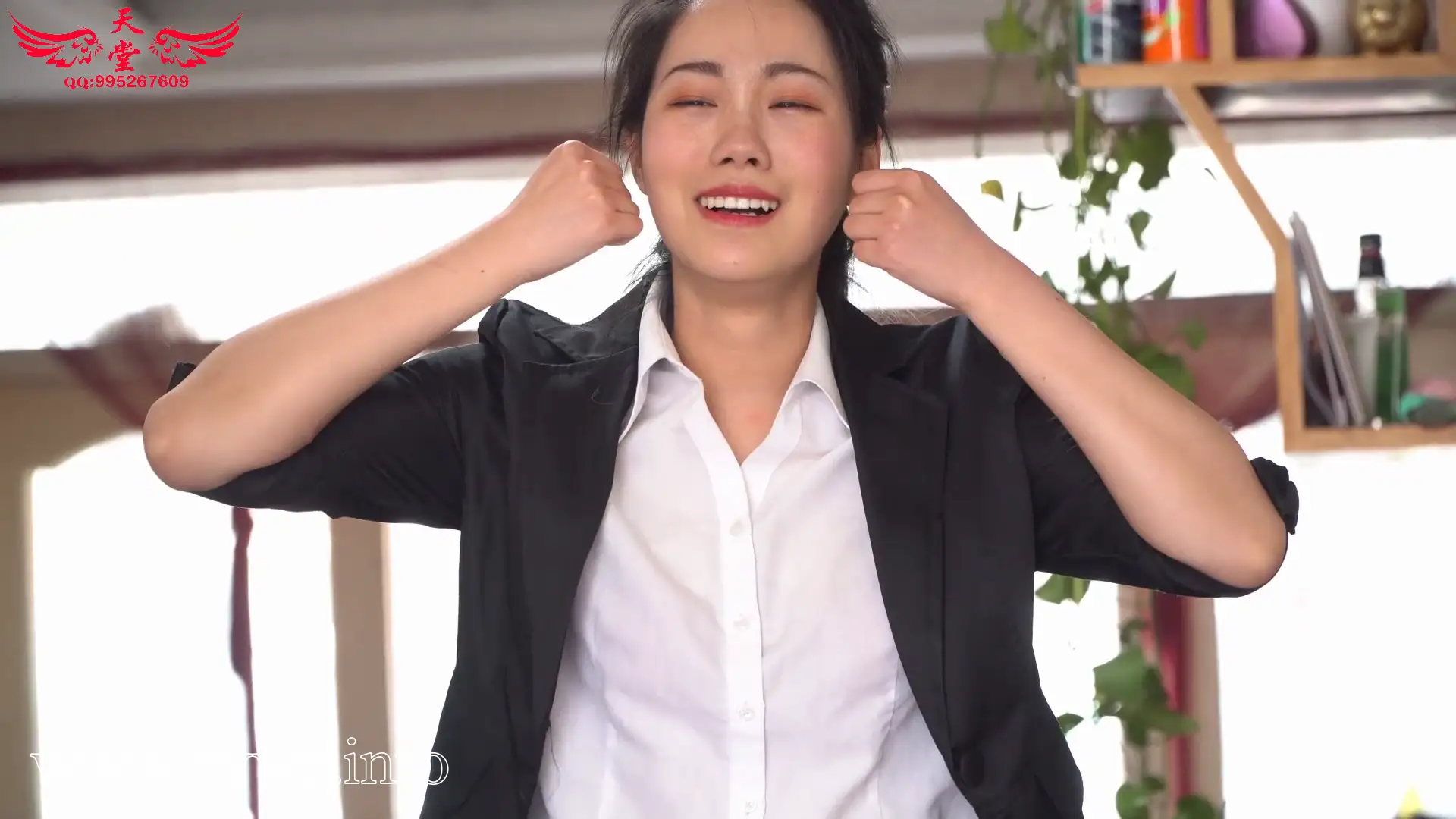 [老梦视觉]亚楠黑丝美腿暗藏玄机，点穴手法下的隐秘玩弄，一场感官与束缚的极致碰撞