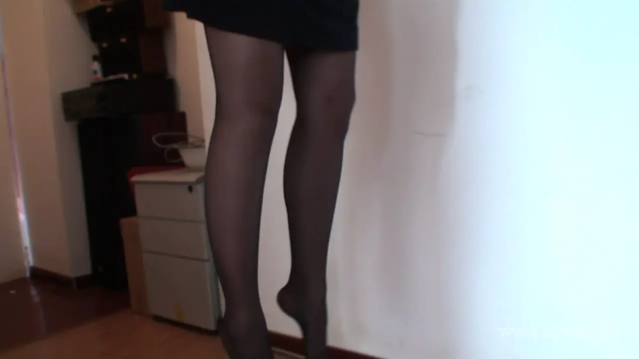 [老梦视觉]暗室红绳下的窒息美学，可欣的绞刑绳艺如何编织致命张力网