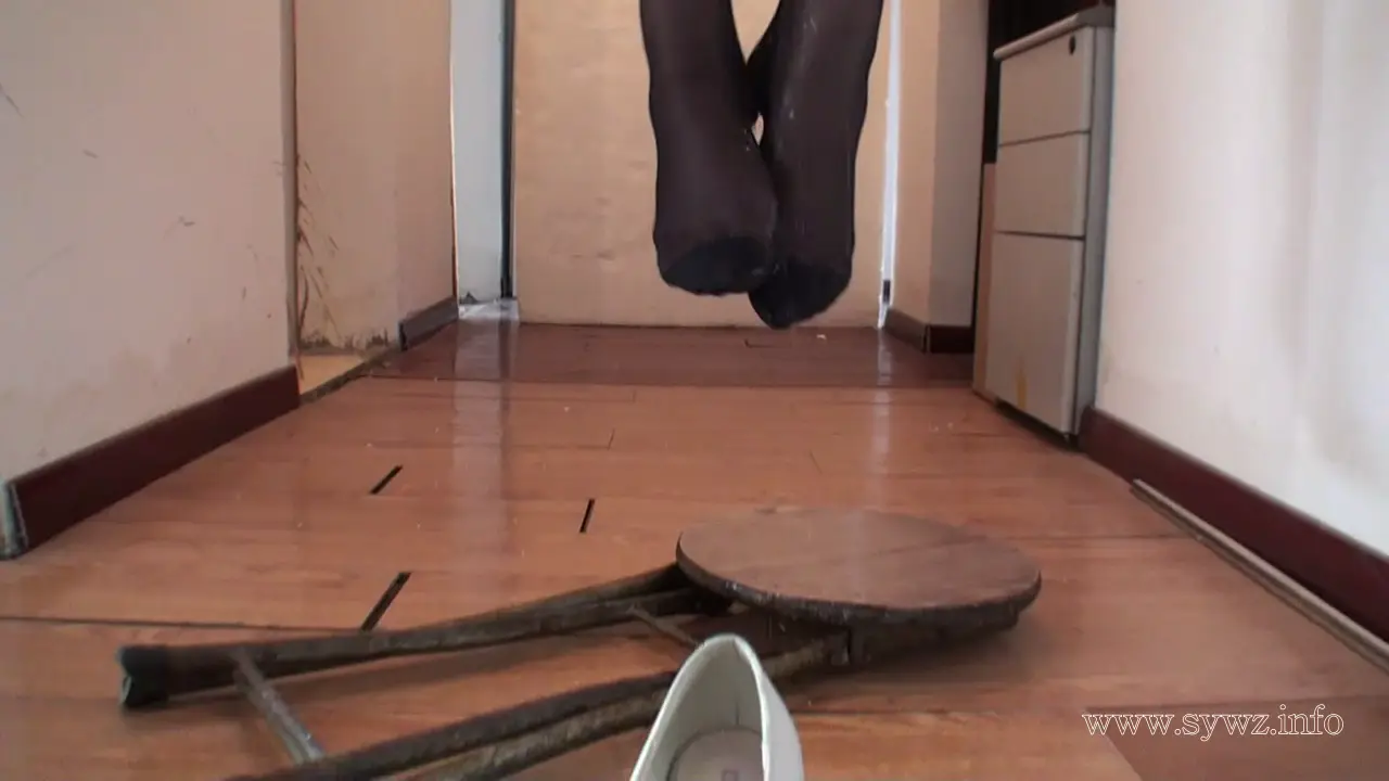 [老梦视觉]窒息边缘的致命仪式：绳艺师可欣与绞刑式捆绑里，每一寸绳索都在诉说禁忌美学