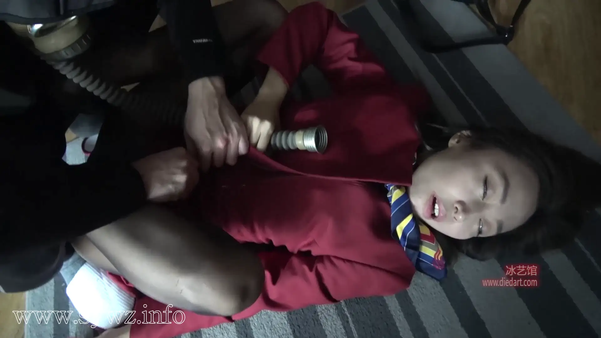 [老梦视觉]蒙面身影夜闯暗室，一场隐秘的束缚博弈，他手中的绳结藏着怎样的致命张力？