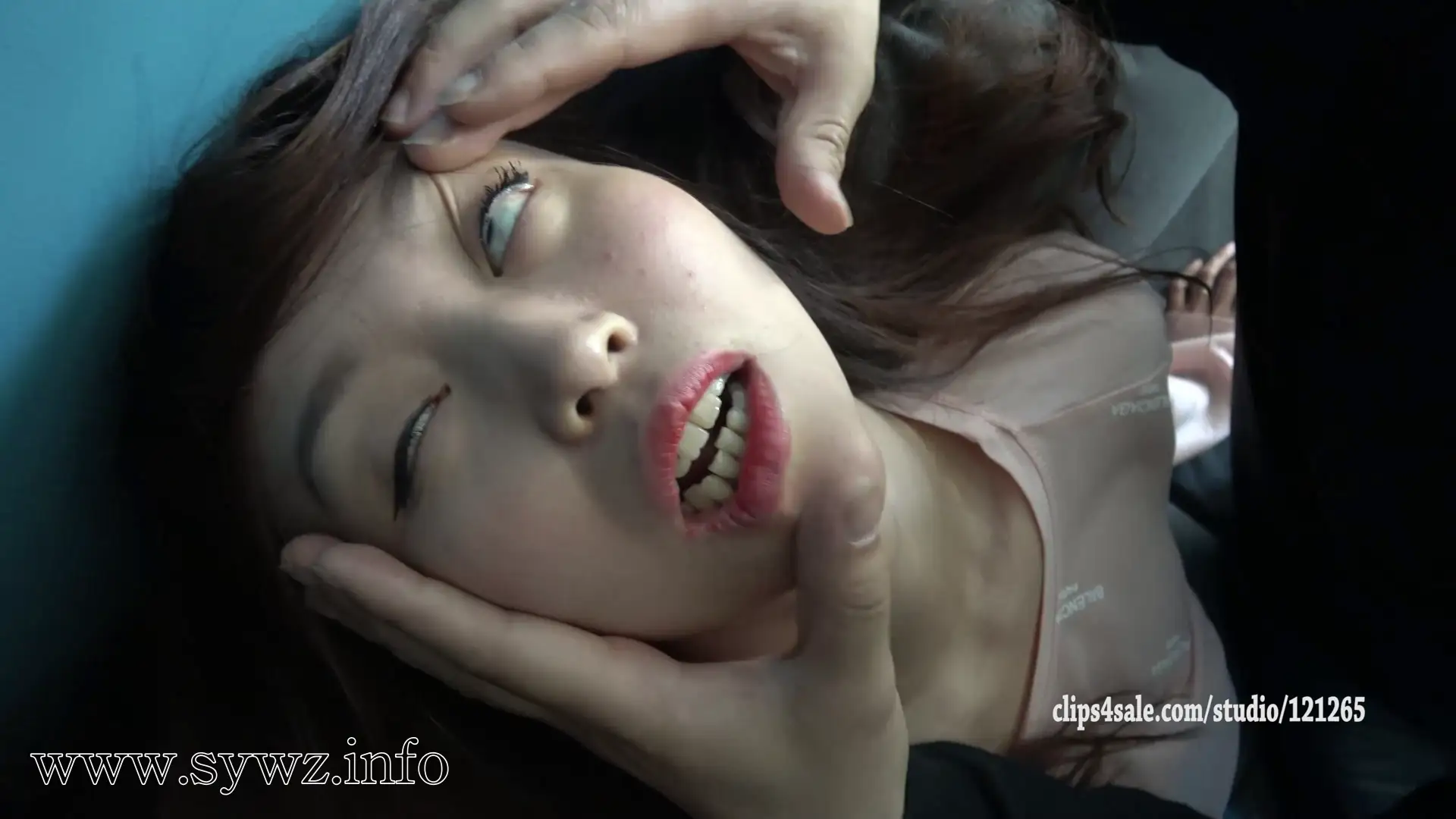 [老梦视觉]居家大扫除突遇神秘访客，厨房台面上的绳艺劫数藏着谁的精心设计