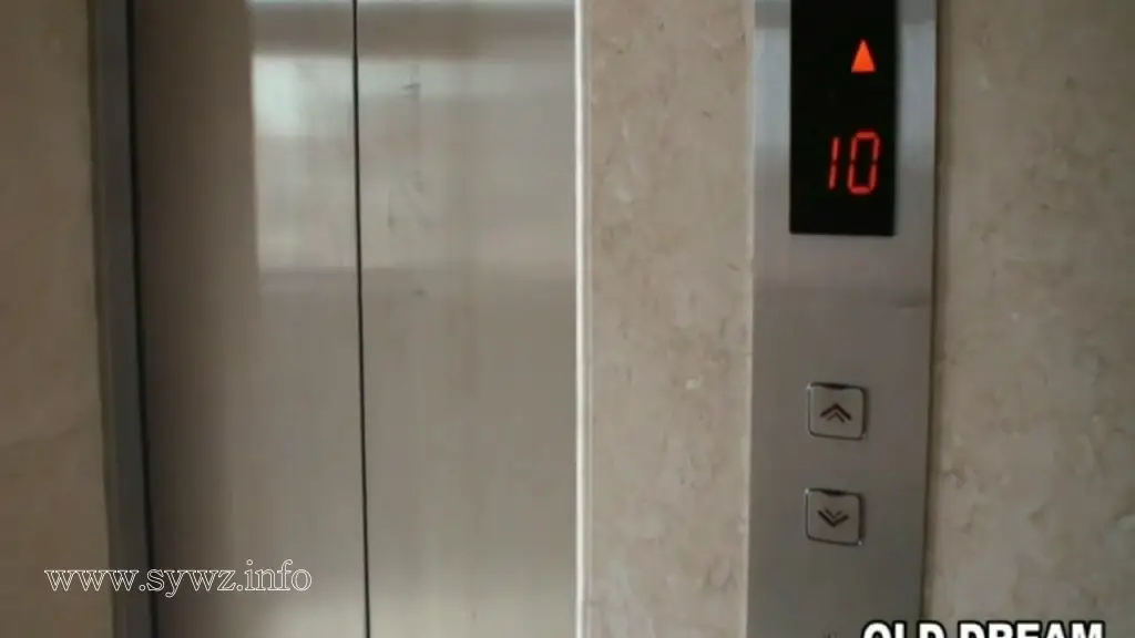 [老梦视觉]旗袍美人倒悬绳网，致命喷雾藏玄机，这桩谋杀案竟与绳艺密训有关？