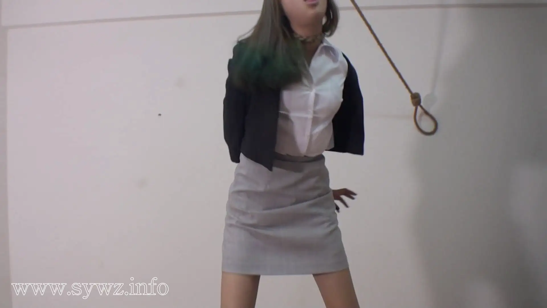 [老梦视觉]暗室悬丝：一场双人吊缚中的呼吸共颤，绳索交织的隐秘张力如何点燃欲望